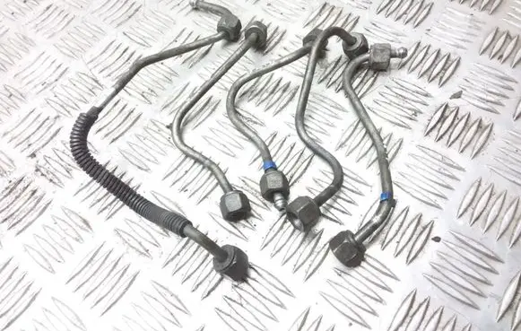 Mazda 6 Fuel injector supply line/pipe 