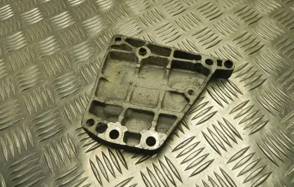 Fiat 500L Engine mounting bracket 55243761