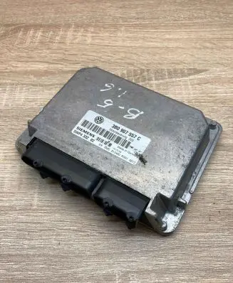 Volkswagen PASSAT B5 Engine control unit/module ECU 3B0907557C 5WP433202