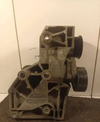 Opel Insignia A A/C compressor mount bracket 55582510 32274354