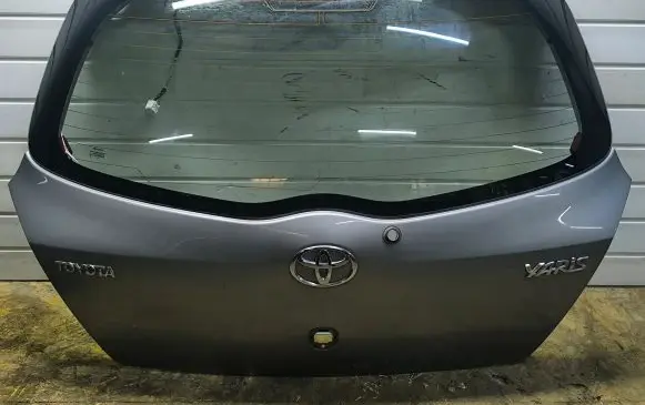 Toyota Yaris Tailgate/trunk/boot lid 1F8FA18