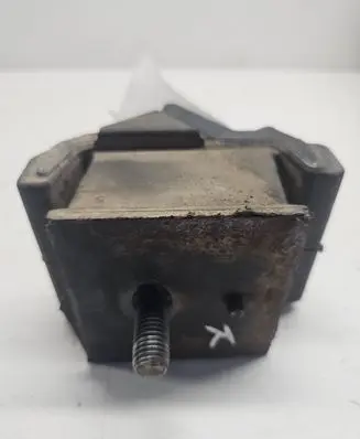 Land Rover Discovery Engine mount bracket