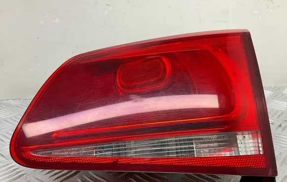 Tailgate rear/tail lights