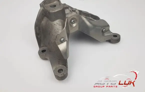 BMW 5 G30 G31 Engine mount bracket