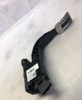 Opel Mokka B Accelerator throttle pedal 9837891880