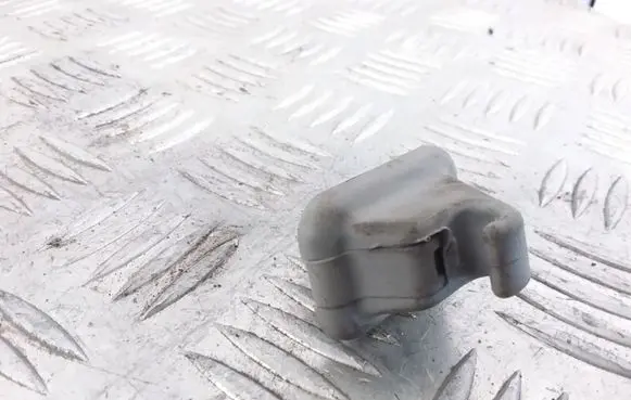 Sun visor clip/hook/bracket