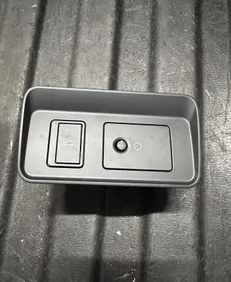 Land Rover Discovery 5 Tailgate/boot open switch button FK7211654BC 20022201 312942402285
