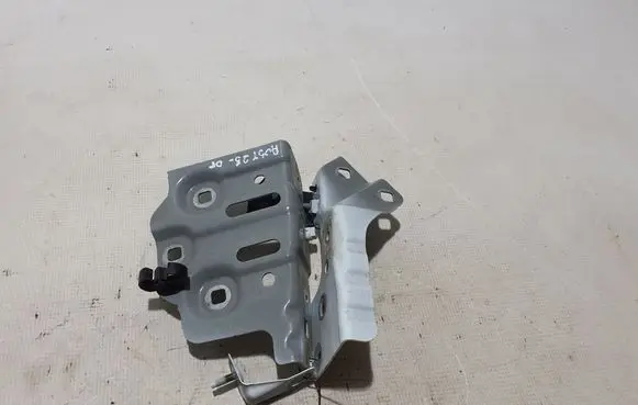 Renault Austral Fender mounting bracket 631220027R