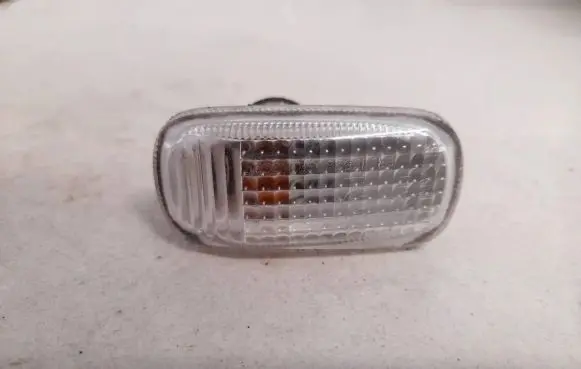 Front fender indicator light
