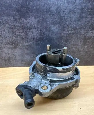 BMW 5 E60 E61 Vacuum pump 7128176070