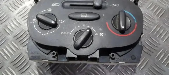Peugeot 206 Climate control unit 1068901 10689-01
