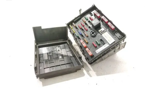 Volkswagen PASSAT B6 Fuse module 3C0937125 63592777