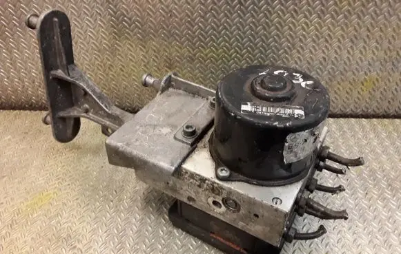 Mercedes-Benz C W203 ABS Pump 2095452932 0034310712