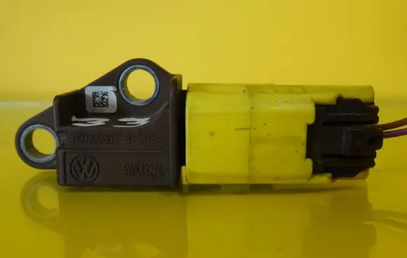 Volkswagen Golf V Airbag deployment crash/impact sensor 1K0909606B