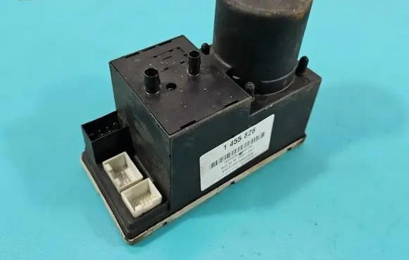 Audi A4 S4 B5 8D Central locking vacuum pump 8D0862257C IMPRK1455826