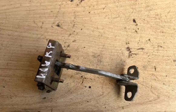Peugeot 406 Front door check strap stopper