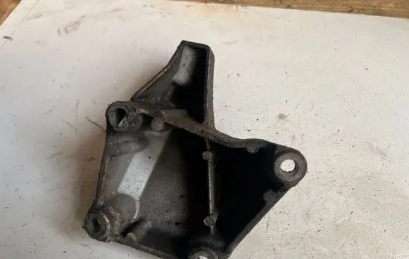 Audi A6 S6 C5 4B Engine mounting bracket 8D0199307G