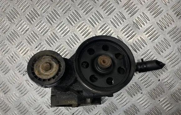 Ford Focus Power steering pump XS4E3A733AC