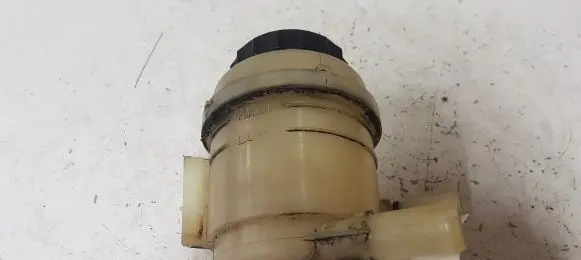 KIA Sorento Power steering fluid tank/reservoir