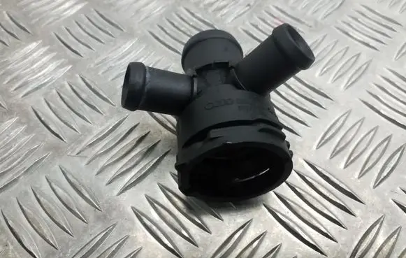 Audi A4 S4 B8 8K Engine coolant pipe/hose 8K0122293B