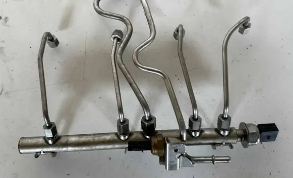 BMW 3 E90 E91 Fuel main line pipe 7537319