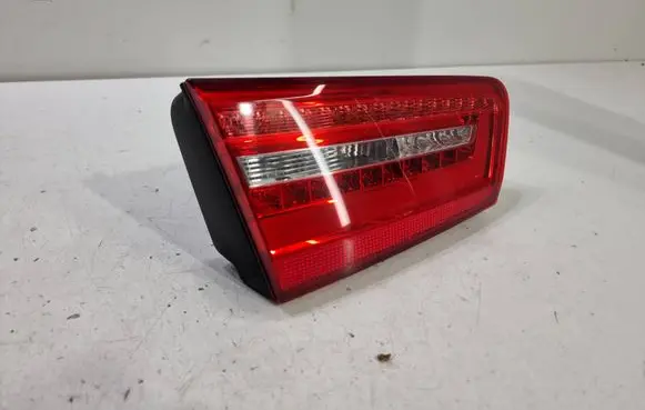 Tailgate rear/tail lights