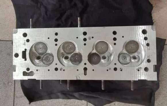 Renault Thalia I Engine head 0000