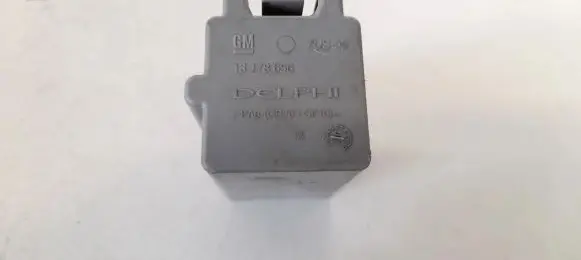 Opel Zafira B Coolant fan relay 13178656