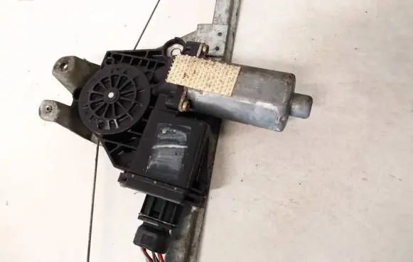 Opel Omega B1 Rear door window regulator motor