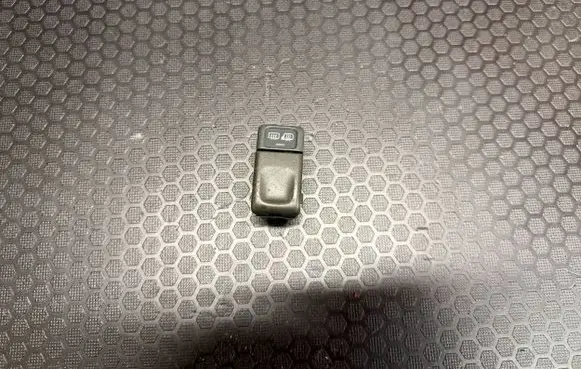 Volvo V70 Windscreen/window heater switch 9162952 98W05K