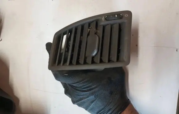 Volvo XC90 Dashboard side air vent grill/cover trim 3409398