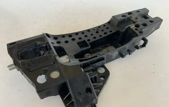 Audi Q7 4M Rear door exterior handle/bracket 4M0837886A