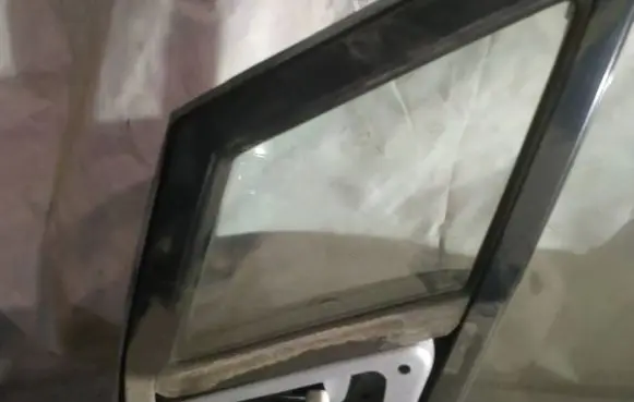 Mazda 5 Front door vent window glass four-door ised