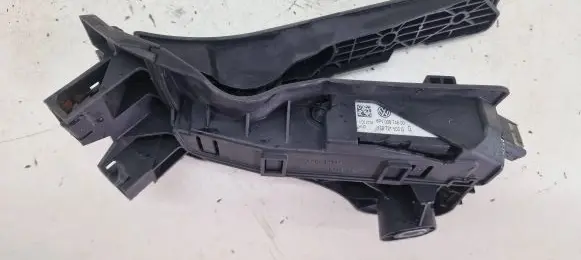 Volkswagen Touran I Accelerator throttle pedal 1T2721503G 6PV00874600