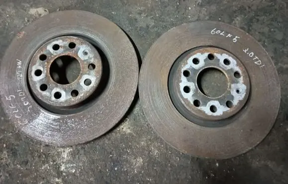 Volkswagen Golf V Front brake disc