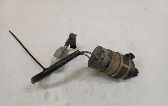 Mitsubishi Grandis Windscreen/windshield washer pump 