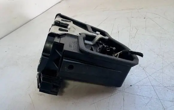 BMW 1 F20 F21 Front door lock 7229461 A053702