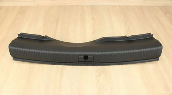 Trunk/boot sill cover protection