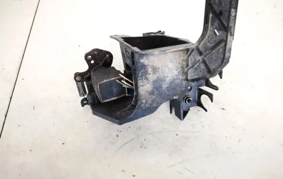 Mercedes-Benz ML W163 Accelerator throttle pedal a0125423317