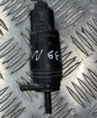 BMW 5 E39 Windscreen/windshield washer pump 67128377612