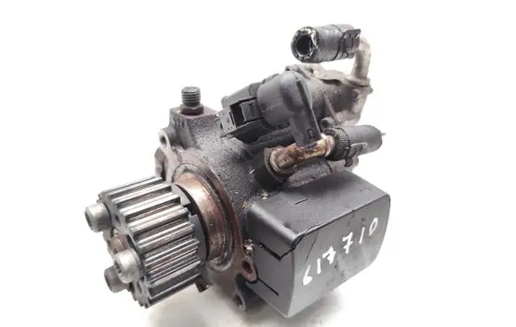 Skoda Fabia Mk2 (5J) Fuel injection high pressure pump 03L130755E