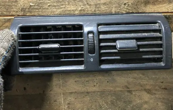 Mercedes-Benz E W210 Dash center air vent grill 2108301554