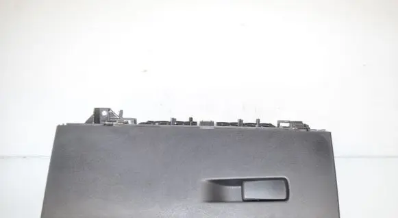Glove box