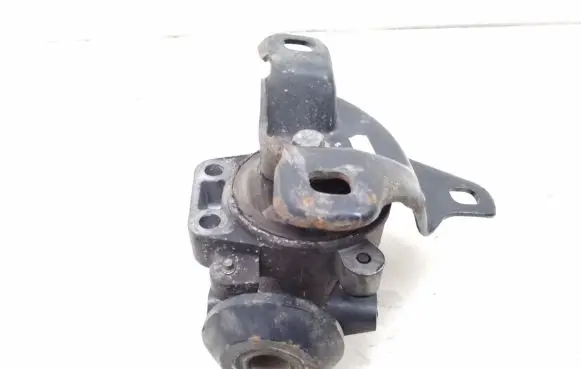Engine mount bracket