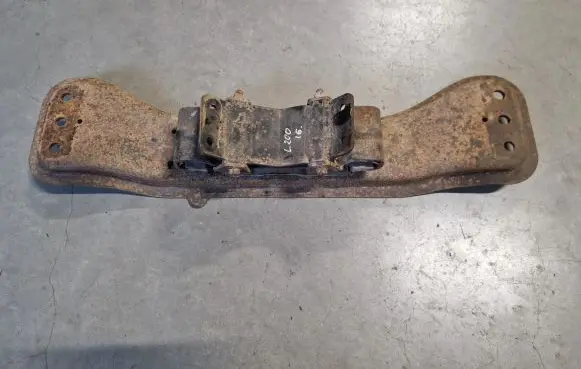 Mitsubishi L200 Gearbox mounting bracket