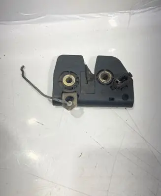 Volkswagen Golf III Tailgate/trunk/boot lock/catch/latch 1H9827505