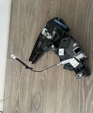 Ford Mondeo MK V Front door lock BM5AA21812CG