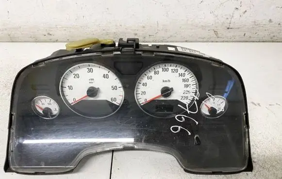 Opel Zafira A Speedometer (instrument cluster) 88311318 24461761JM