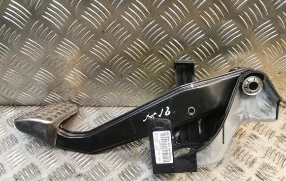 Mercedes-Benz E W212 Brake pedal 2042902301 A2042902301