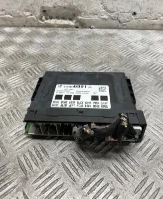 Opel Insignia A Comfort/convenience module 13506991 150924 F00HJ01396